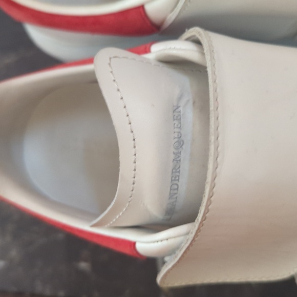 Alexander McQueen - Picture 4 of 5